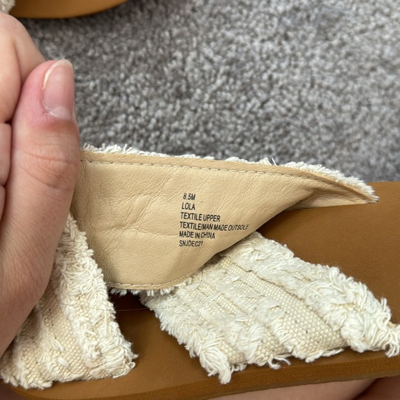 Tommy Bahama Sandals - Picture 3 of 3